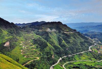 Twenty-four Turn Road, Qinglong, Guizhou
